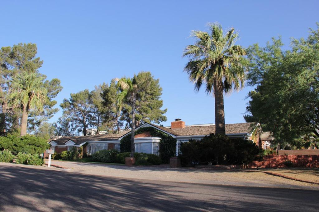 Mon Ami Bed And Breakfast Tucson Exterior photo